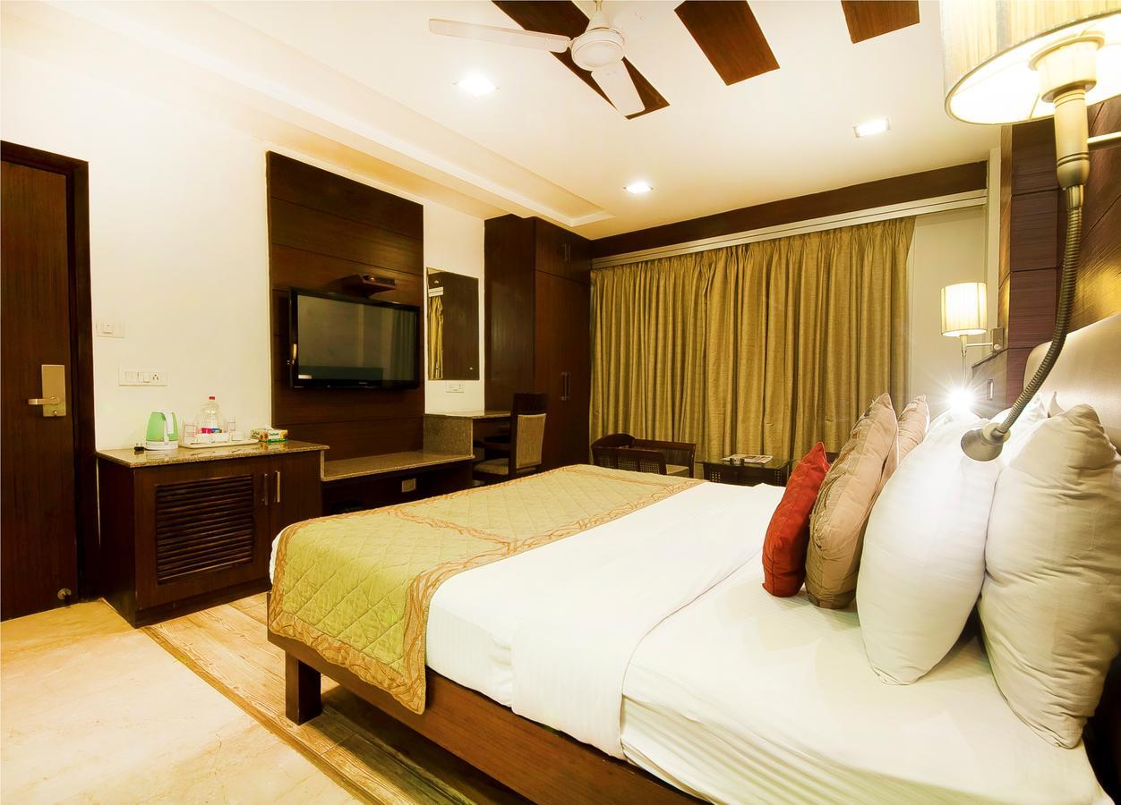 Hotel Amaltas International - Delhi-16 Ню Делхи Екстериор снимка