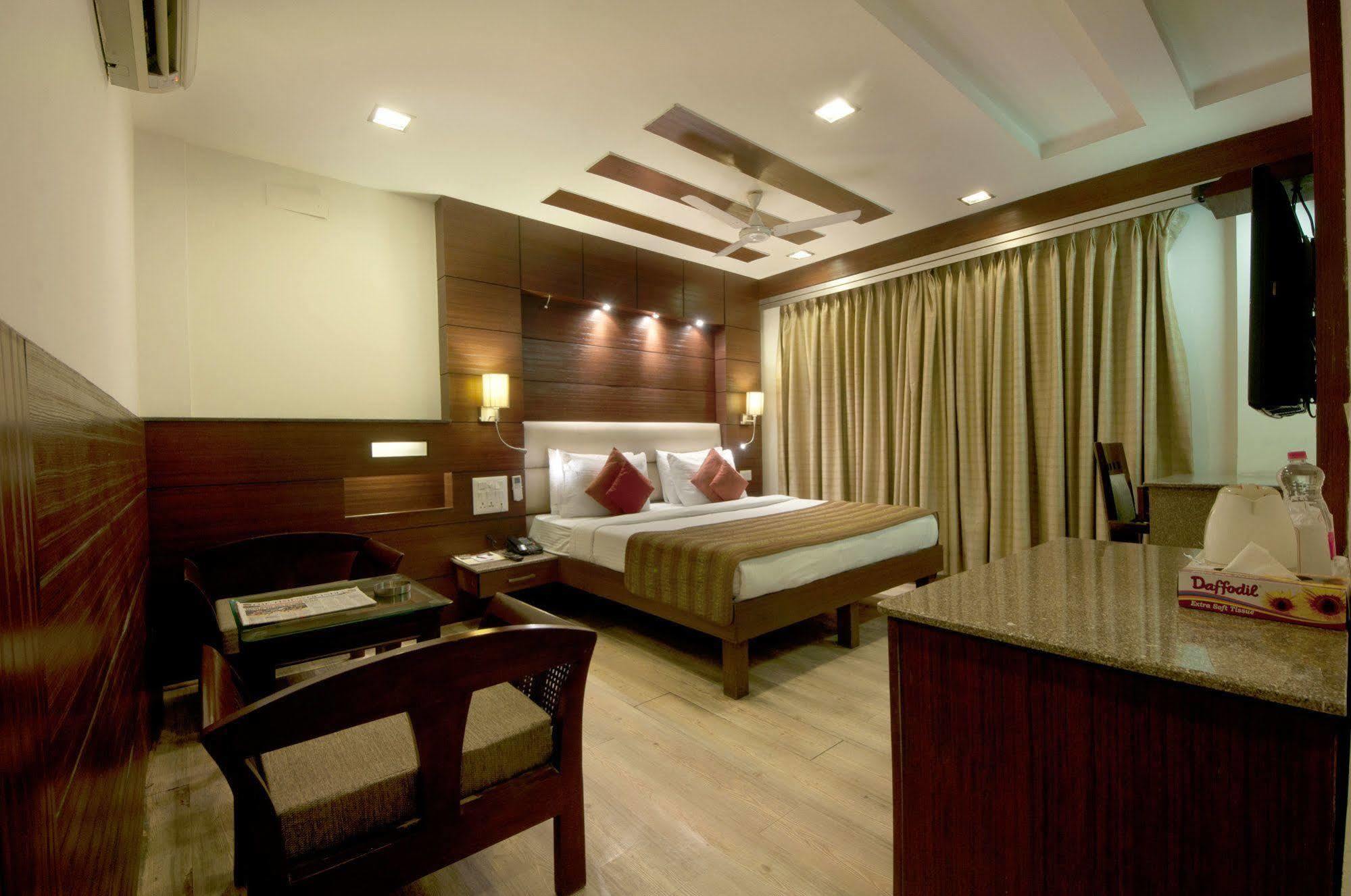 Hotel Amaltas International - Delhi-16 Ню Делхи Екстериор снимка