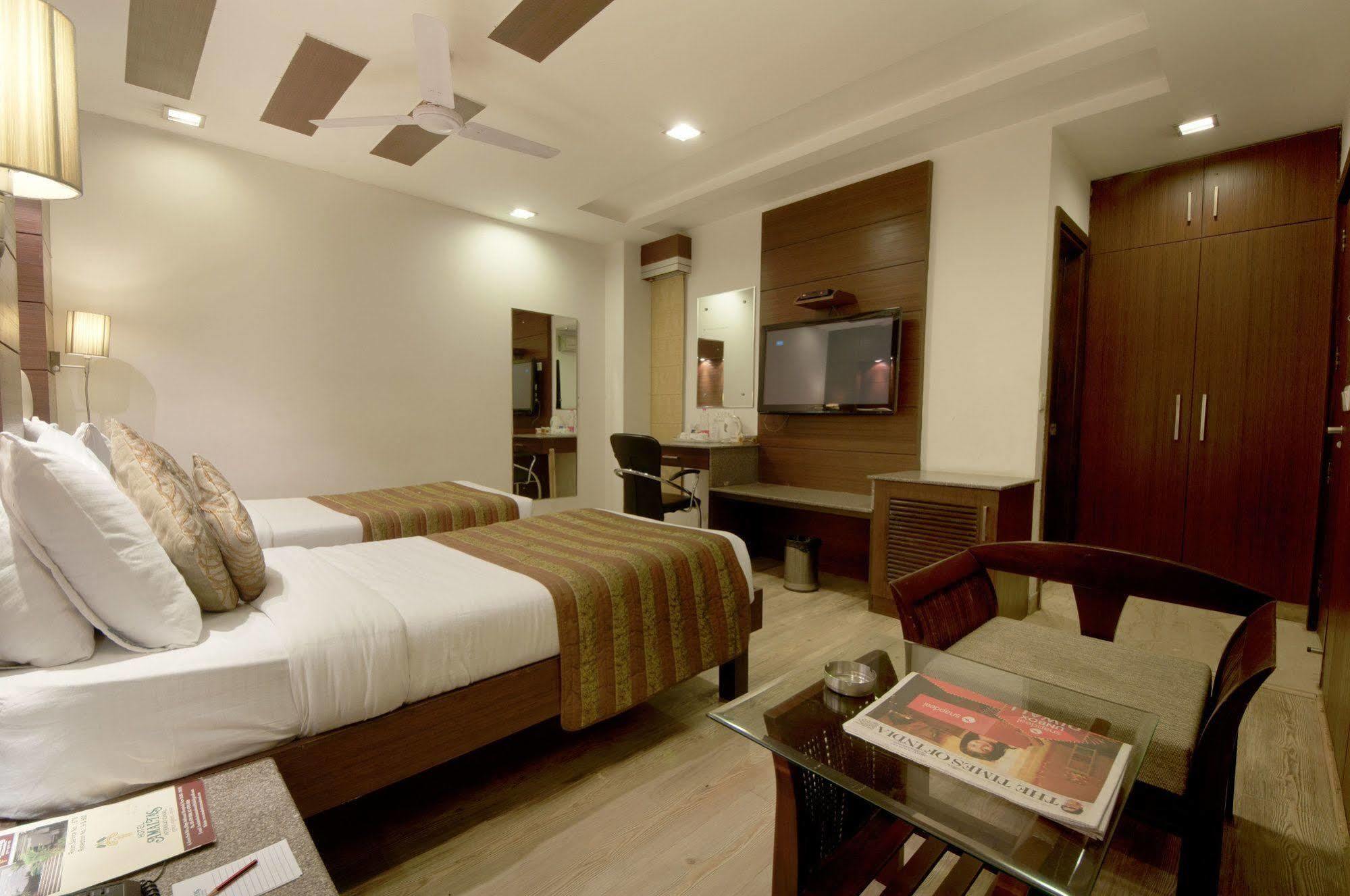 Hotel Amaltas International - Delhi-16 Ню Делхи Екстериор снимка