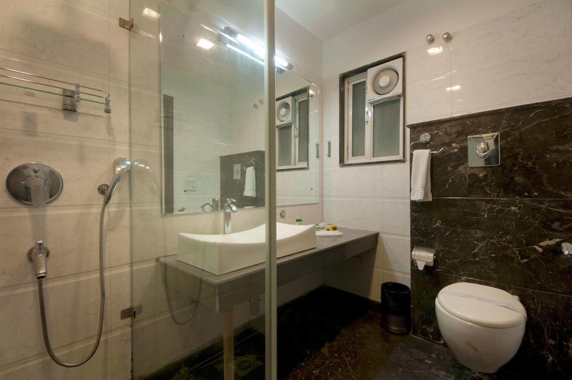 Hotel Amaltas International - Delhi-16 Ню Делхи Екстериор снимка