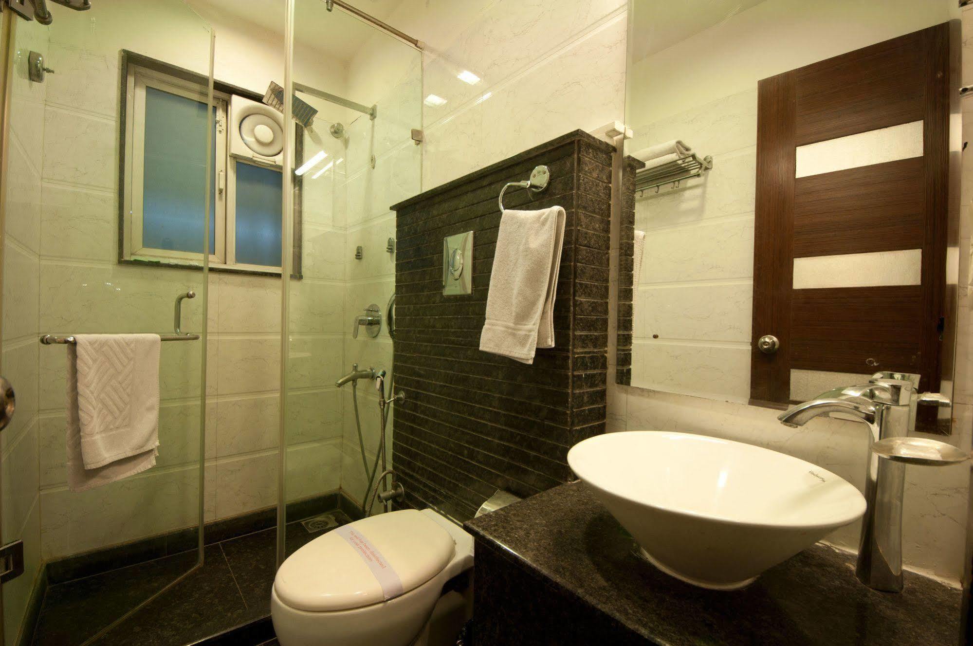 Hotel Amaltas International - Delhi-16 Ню Делхи Екстериор снимка