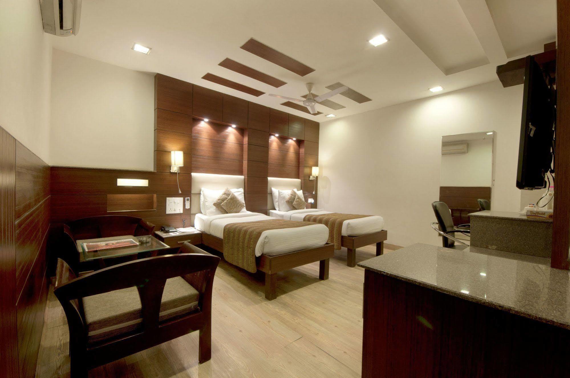 Hotel Amaltas International - Delhi-16 Ню Делхи Екстериор снимка