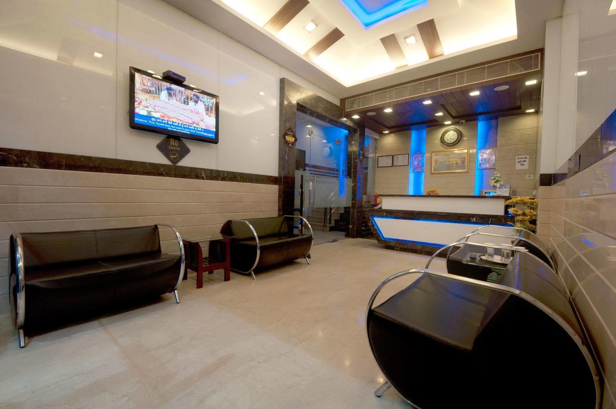 Hotel Amaltas International - Delhi-16 Ню Делхи Екстериор снимка