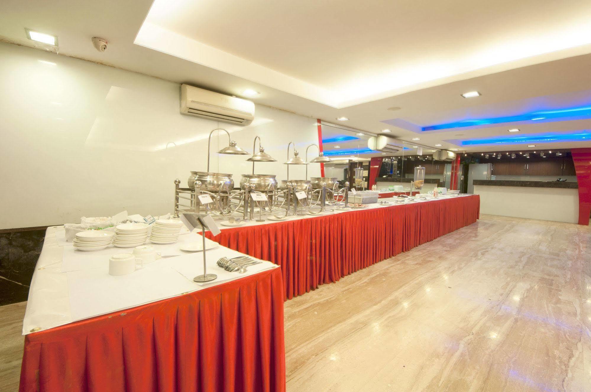 Hotel Amaltas International - Delhi-16 Ню Делхи Екстериор снимка