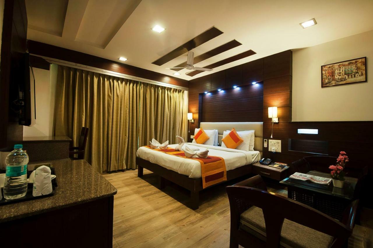 Hotel Amaltas International - Delhi-16 Ню Делхи Екстериор снимка