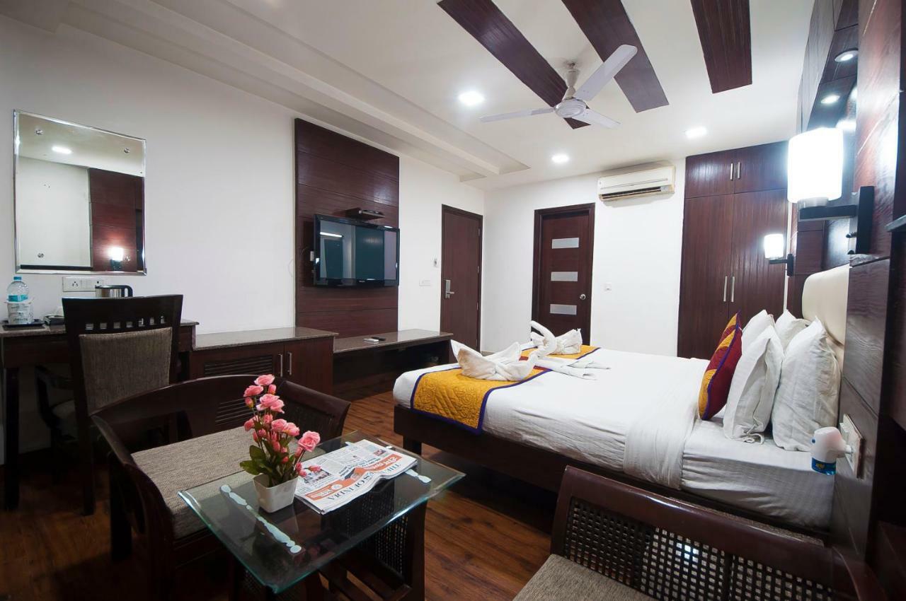 Hotel Amaltas International - Delhi-16 Ню Делхи Екстериор снимка