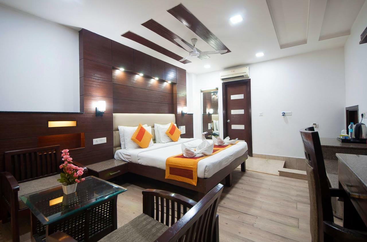 Hotel Amaltas International - Delhi-16 Ню Делхи Екстериор снимка