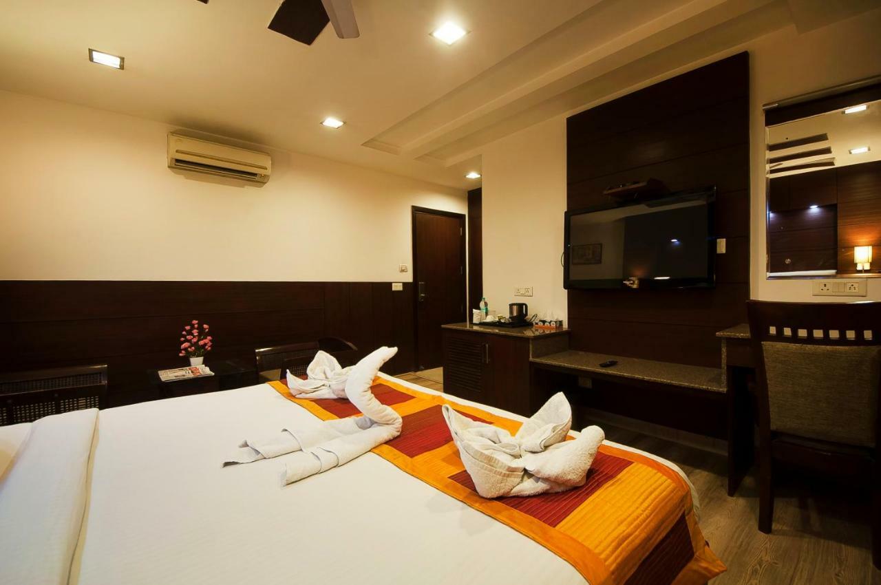 Hotel Amaltas International - Delhi-16 Ню Делхи Екстериор снимка