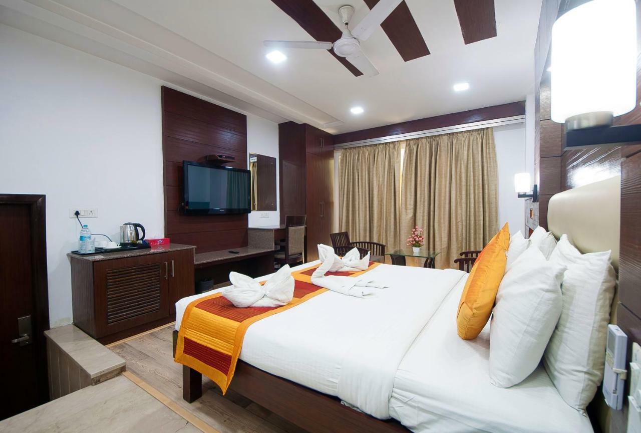 Hotel Amaltas International - Delhi-16 Ню Делхи Екстериор снимка